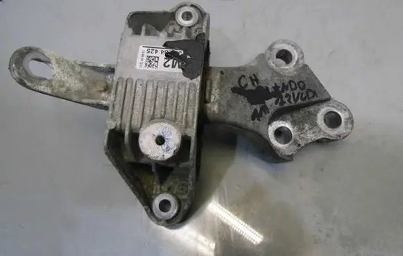Chevrolet Orlando Engine mounting bracket