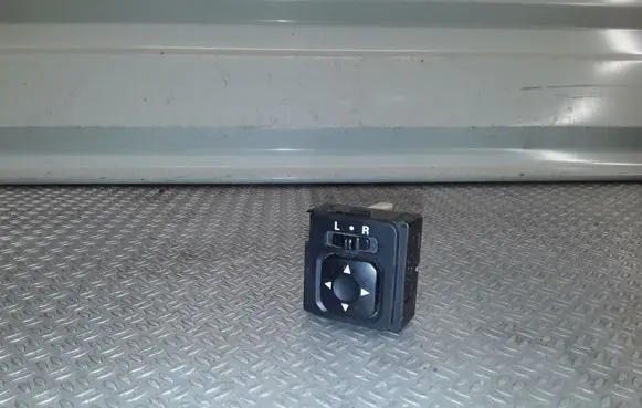 Mitsubishi Endeavor Wing mirror switch