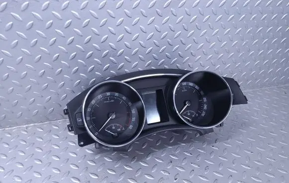 Skoda Superb B6 (3T) Speedometer (instrument cluster) 3T1920841D 3T1920840D