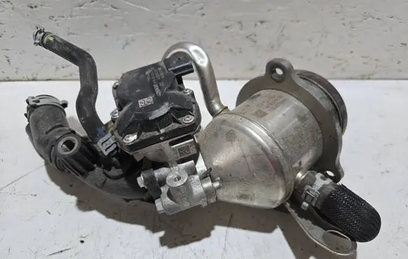 Renault Captur II EGR valve cooler 147359823r 147100361r