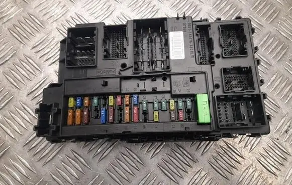Ford Explorer VI Comfort/convenience module LU5T15604