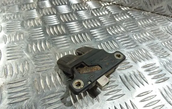 Audi A4 S4 B5 8D Tailgate/trunk/boot lock/catch/latch