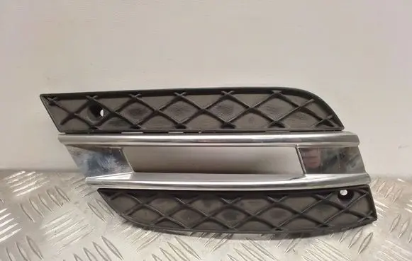 Mercedes-Benz GL X164 Front fog light trim/grill A1648853522