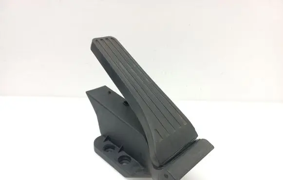 Mercedes-Benz C W204 Accelerator throttle pedal A2043000082 A2043000004