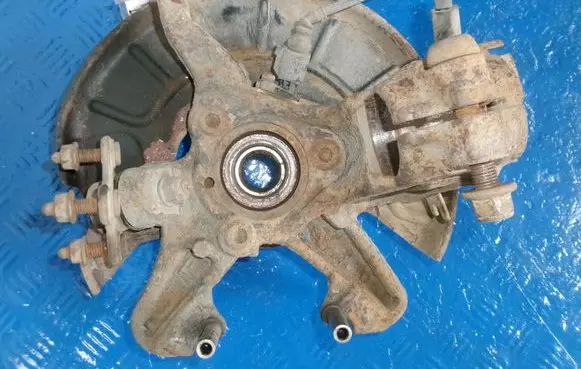 Volkswagen Golf V Front wheel hub spindle knuckle