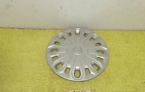 Ford Ka R15 wheel hub/cap/trim AXJGB