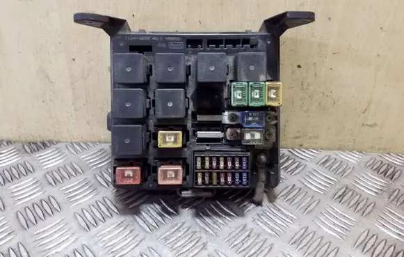 Opel Frontera B Fuse module 71541379