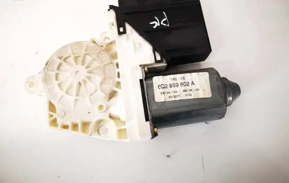 Seat Ibiza III (6L) Front door window regulator motor 6Q2959802A