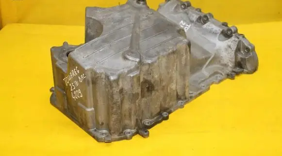 Volkswagen Touareg I Oil sump 070103603H