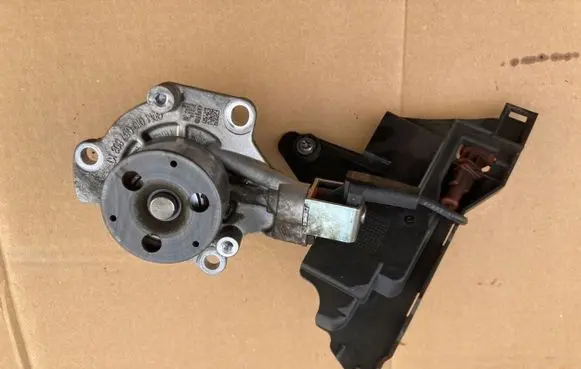Volkswagen Golf VII Water pump 010057803KT