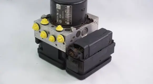 Skoda Octavia Mk2 (1Z) ABS Pump 1K0614517CB 1K0907379AT