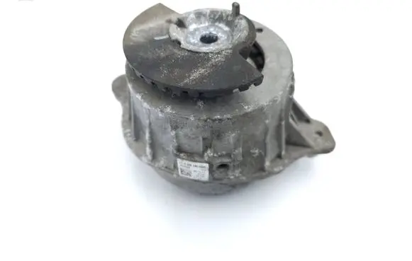 Mercedes-Benz C W205 Engine mount bracket A2052400200 ZGS003