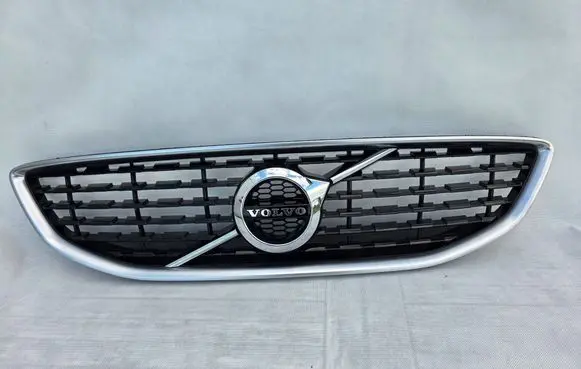 Volvo V40 Front bumper upper radiator grill 31425331 SP31425331