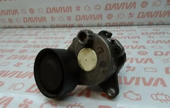 Mercedes-Benz E AMG W212 Alternator belt tensioner A6512001370