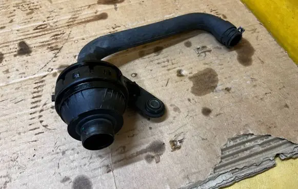Cadillac Escalade Intake resonator 23340377