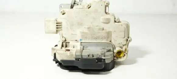 Audi A4 S4 B7 8E 8H Front door lock 8E1837015AA