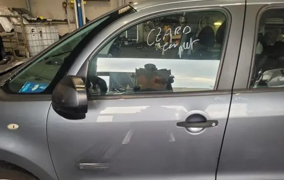 Citroen C3 Picasso Front door