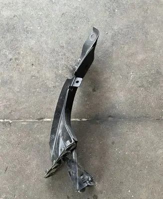 Fender mounting bracket