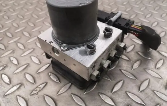 Volvo XC40 ABS Pump 31445741