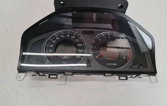 Volvo XC70 Speedometer (instrument cluster) 31254535AA 36000411 69199660U