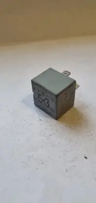 Volkswagen PASSAT B7 Other relay 141951253B
