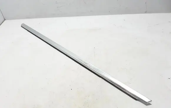 Mercedes-Benz GLC C253 Front door glass trim molding A2537202701