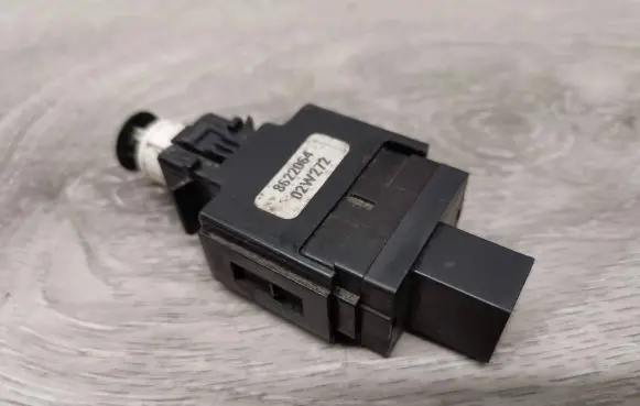 Volvo S70 V70 V70 XC Brake pedal sensor switch 8622064