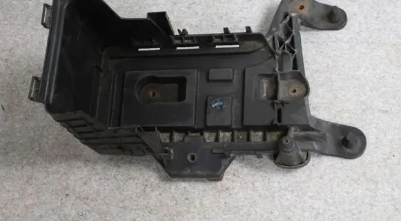 Skoda Octavia Mk2 (1Z) Battery tray 1K0915333C