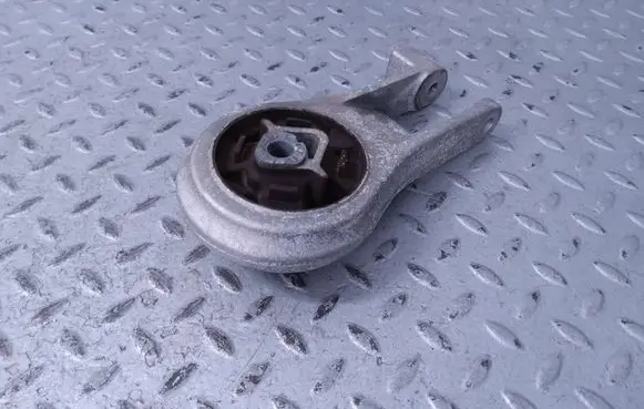 BMW X1 U11 Engine mount bracket 9894728 22119894728