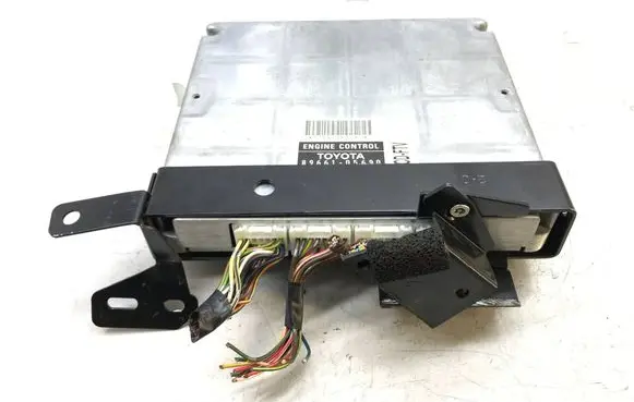 Toyota Avensis T250 Engine control unit/module 8966105690 k3203