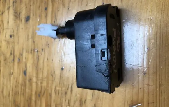 Headlight level adjustment motor