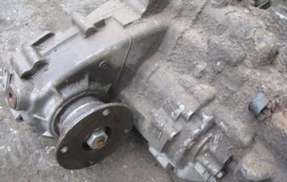 Gearbox transfer box case