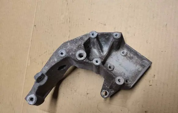 Chrysler LHS Engine mounting bracket 4663778