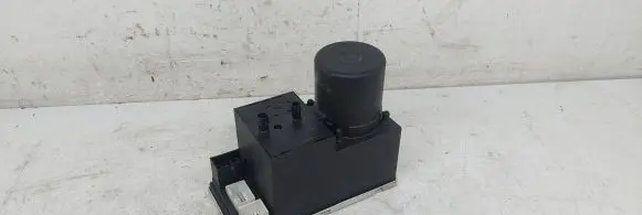Audi A4 S4 B5 8D Central locking vacuum pump 8L0862257D