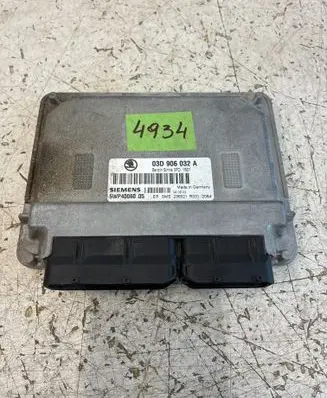 Skoda Fabia Mk1 (6Y) Engine control unit/module 03D906032A 3PD1501 5WP400605