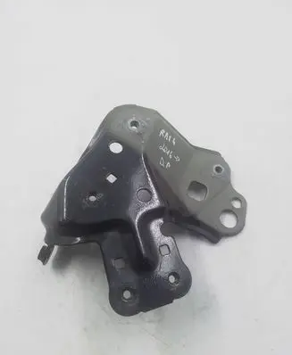 Toyota RAV 4 (XA40) Fender mounting bracket