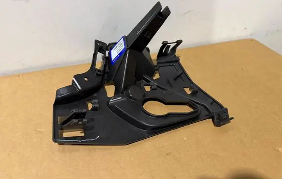 Volvo XC60 Front bumper mounting bracket 31425174