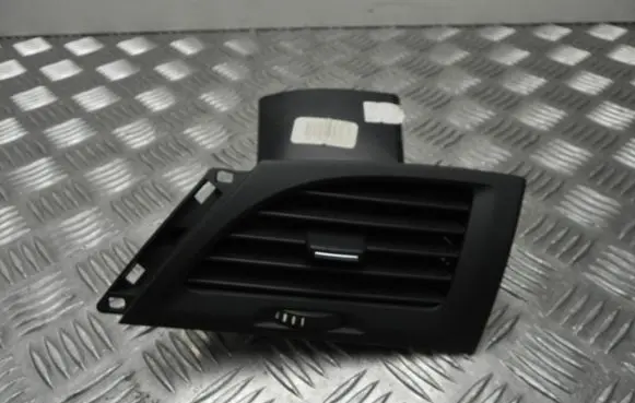 Rear air vent grill