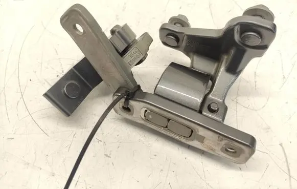 Mercedes-Benz C W205 Front door upper hinge A2057200337 A2057200137
