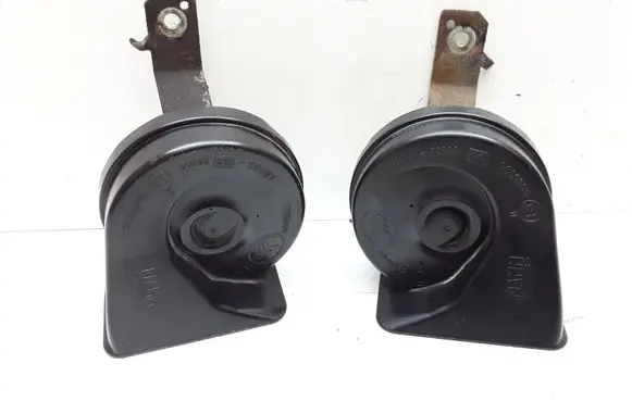 Volvo V70 Horn signal 08635072 08635071