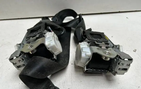 Ford Fiesta Front seatbelt 8V51A61295CK 34060414