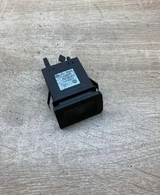 Volkswagen Golf IV Windscreen/window heater switch 1J0959621