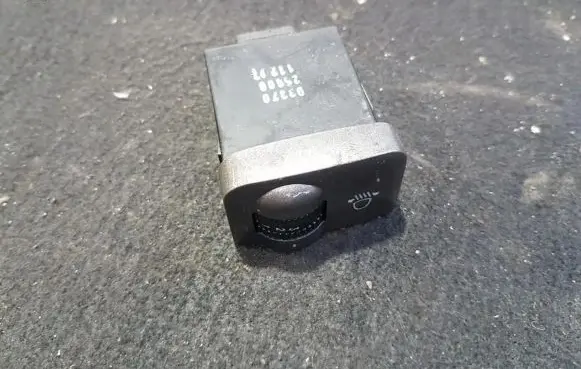 Hyundai Accent Headlight level height control switch