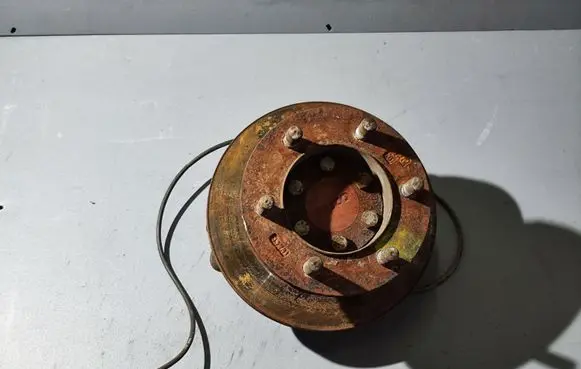 Iveco Daily 35 - 40.10 Front wheel hub spindle knuckle 500391898
