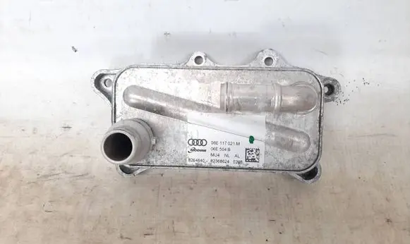 Audi Q7 4M Engine oil radiator 06E117021M