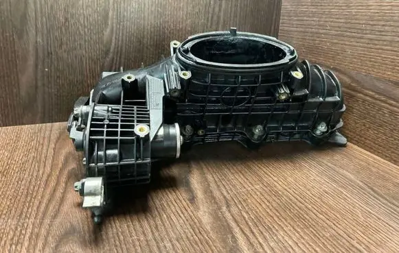 Mercedes-Benz Vito Viano W639 Intake manifold 6510900037 044768002