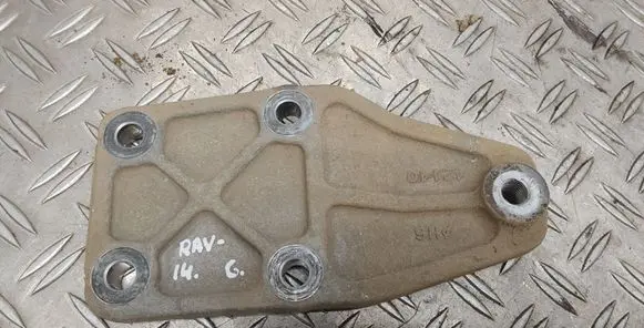 Toyota RAV 4 (XA40) Rear differential/diff mount bracket 42140
