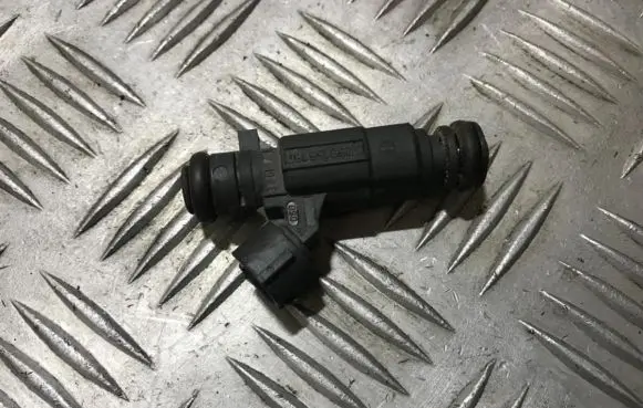 Audi A8 S8 D3 4E Fuel injector 0280156180 079133551b
