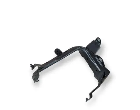 Audi Q7 4M Fender mounting bracket 4M0821131E
