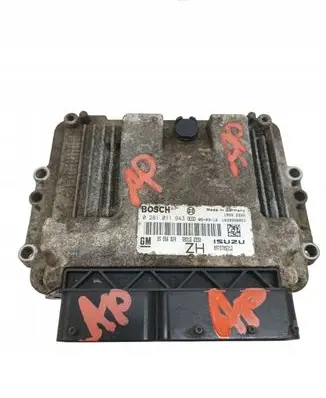 Opel Astra H Engine control unit/module 0281011943